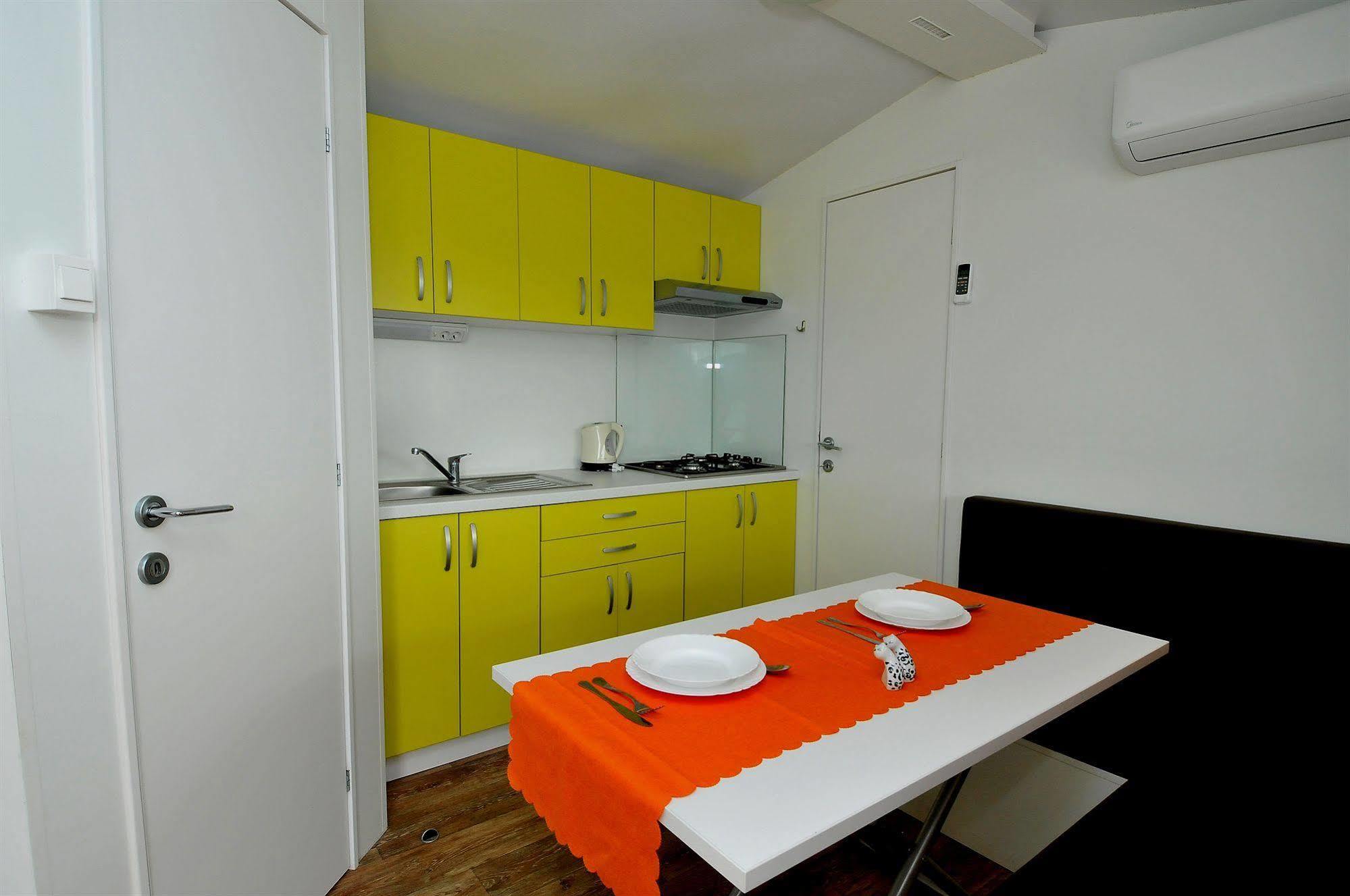 Mobile Homes Basko Polje Campground Baska Voda Luaran gambar